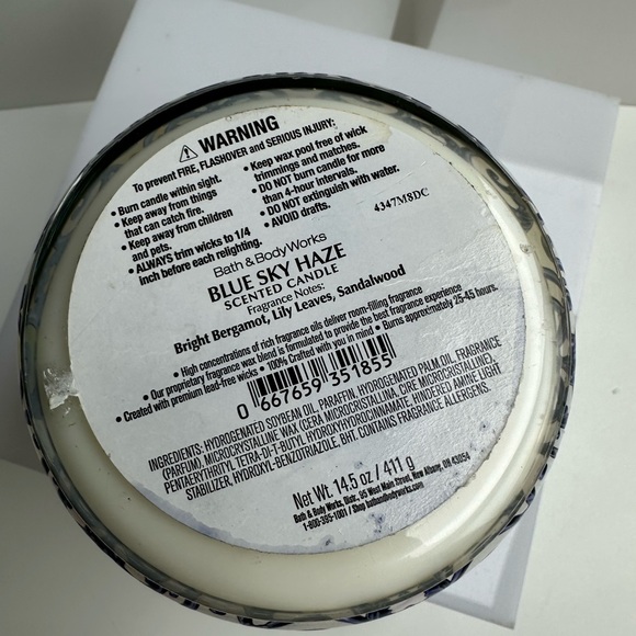 Bath & Body Works “Blue Sky Haze” NEW 3 Wick Candle - Picture 3 of 4